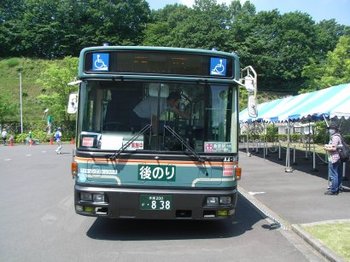 臨時のシャトルバス.jpg